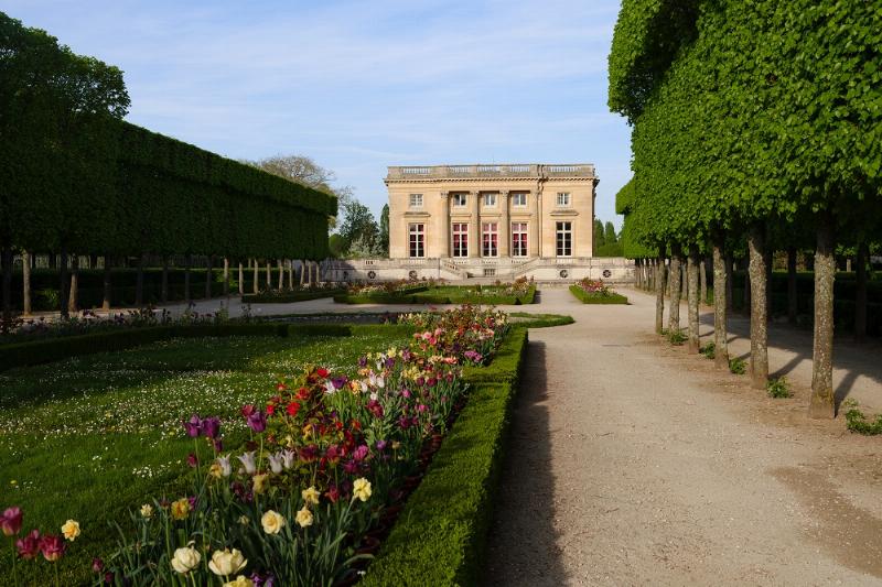 Jardin de Versailles au matin, ambiance calme de Le Grand Contrôle Château