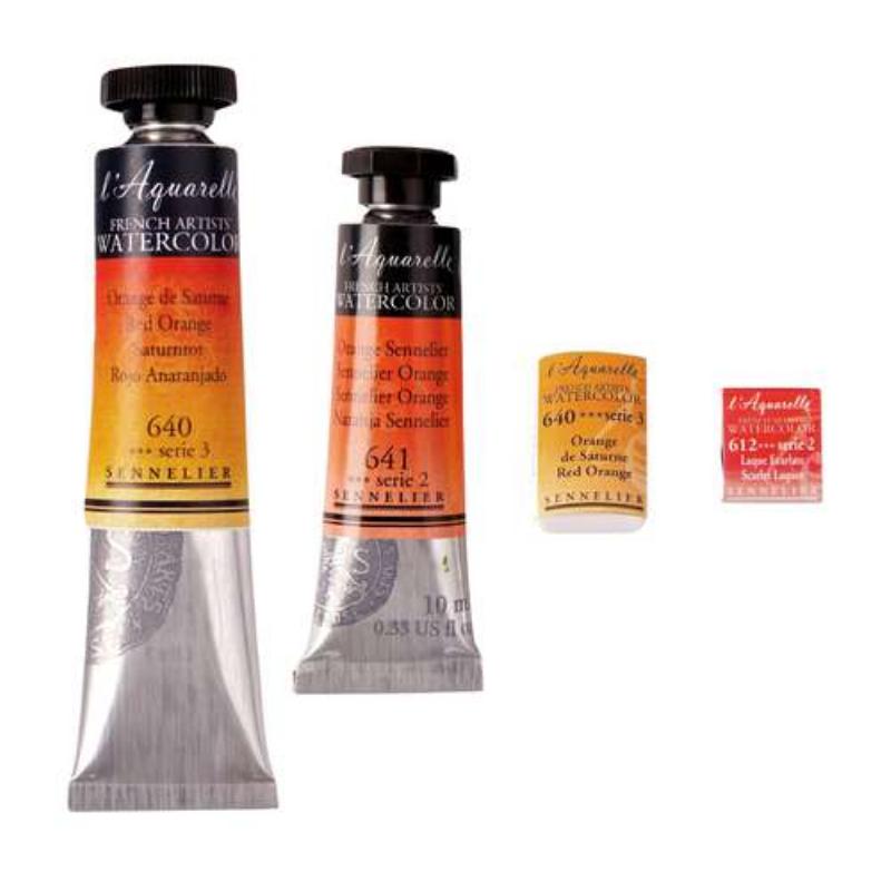 Un assortiment complet de tubes de peinture à l'huile et de pinceaux professionnels sur une palette en bois, mettant en valeur la richesse des couleurs et la qualité des matériaux pour un kit de peinture pro.