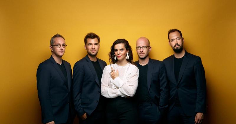 La poésie s'exprime à travers la mélodie de la chanson française classique