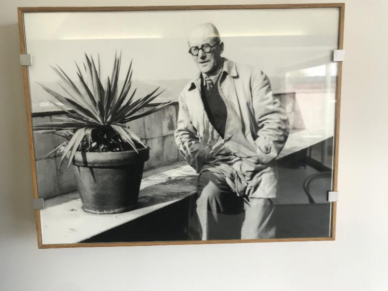 Le Corbusier dans son atelier Molitor, figure d'un artiste visionnaire français
