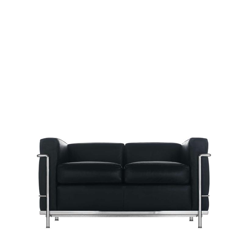 Fauteuil Grand Confort LC2 de Le Corbusier avec cadre en acier chromé et coussins en cuir noir