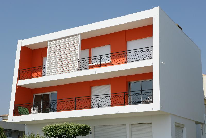 L'influence de Le Corbusier sur l'architecture moderne française, avec l'église Saint-Pierre en figure de proue