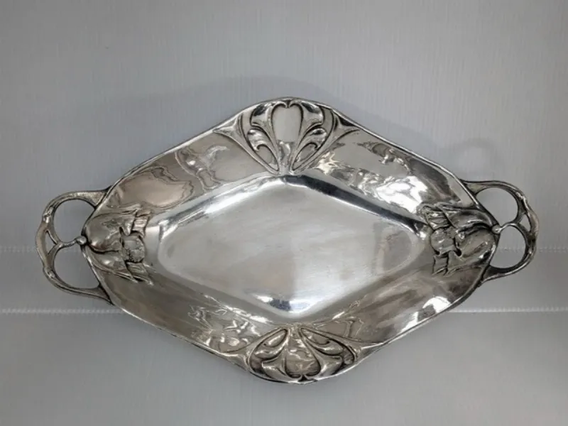 Une sculpture de Le Corbusier représentant un taureau stylisé, aux formes brutes et puissantes, évoquant le brutalisme et la force primitive de l'animal.