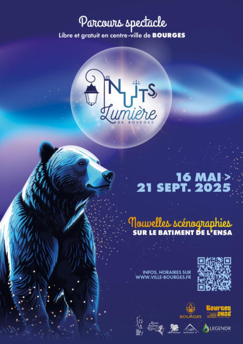 Intérieur lumineux de la Maison de la Culture, montrant le plan libre et l'interaction de la lumière naturelle avec l'espace.