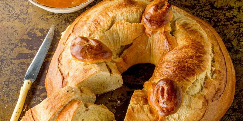 Une assiette de spécialités locales à déguster