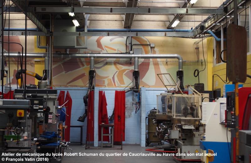 Vue d'exposition de sculptures de Louis Brachet dans une galerie d'art moderne