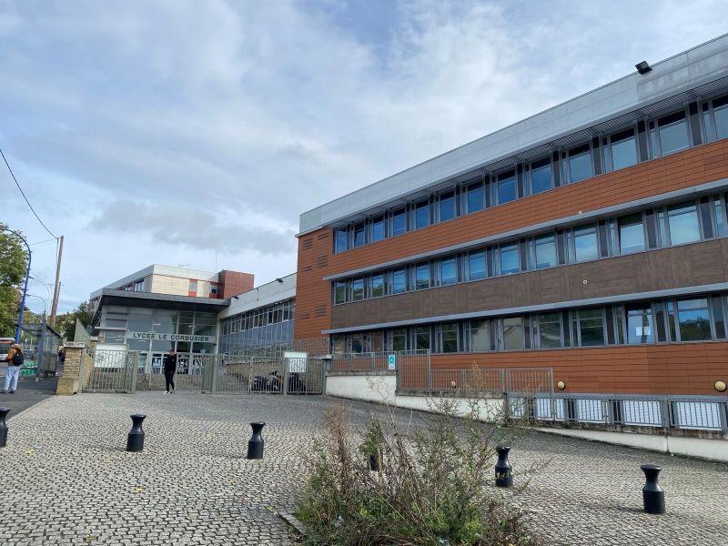 Architecture moderne du Lycée Le Corbusier de Cormeilles, un exemple d'innovation éducative française