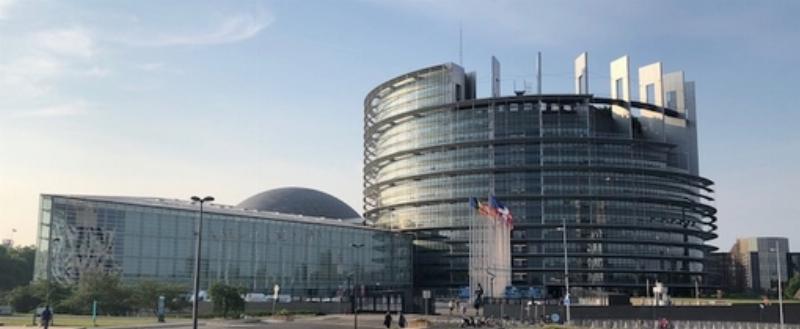 Des étudiants du Lycée Le Corbusier à Lons-le-Saunier engagés dans un projet collaboratif en classe.