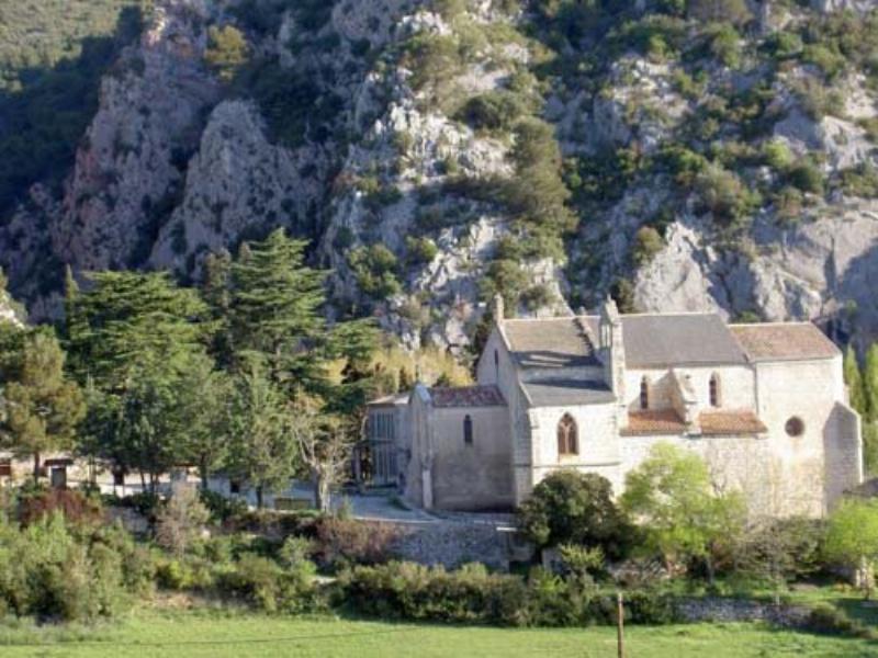 Détails sculptés en marbre du maître-autel de Notre-Dame, art français
