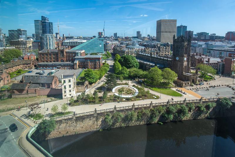 Le paysage urbain moderne de Manchester : Un skyline dynamique et en constante évolution.