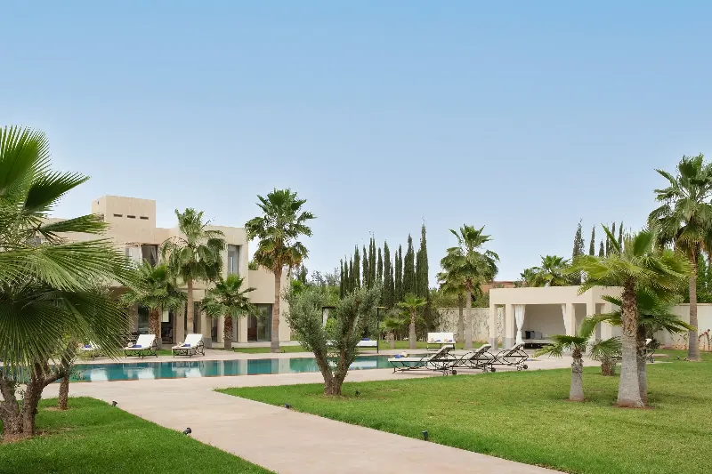 Architecture contemporaine à Marrakech : Villa de design moderne avec piscine