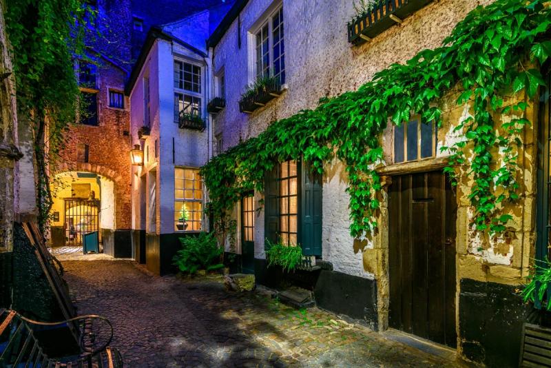 Le MAS (Musée aan de Stroom) à Anvers, un emblème de la modern architecture antwerp, offrant des vues panoramiques.