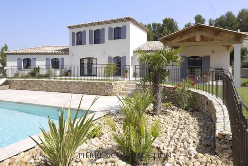 Divers matériaux modernes et traditionnels français pour architecture maison moderne