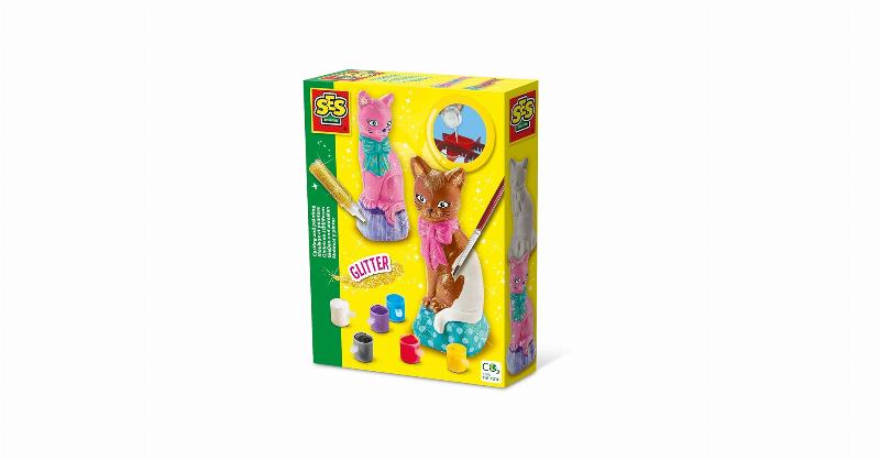 Matériaux essentiels pour peindre un chat, incluant toiles, pinceaux, et diverses peintures, pour un tableau chat peinture réussi et authentique