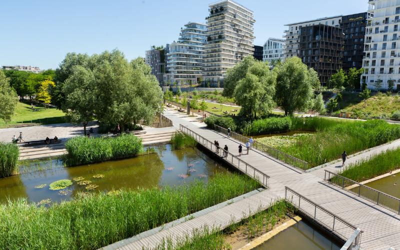 Utilisation de matériaux locaux et durables en architecture bioclimatique, inspirée du patrimoine français
