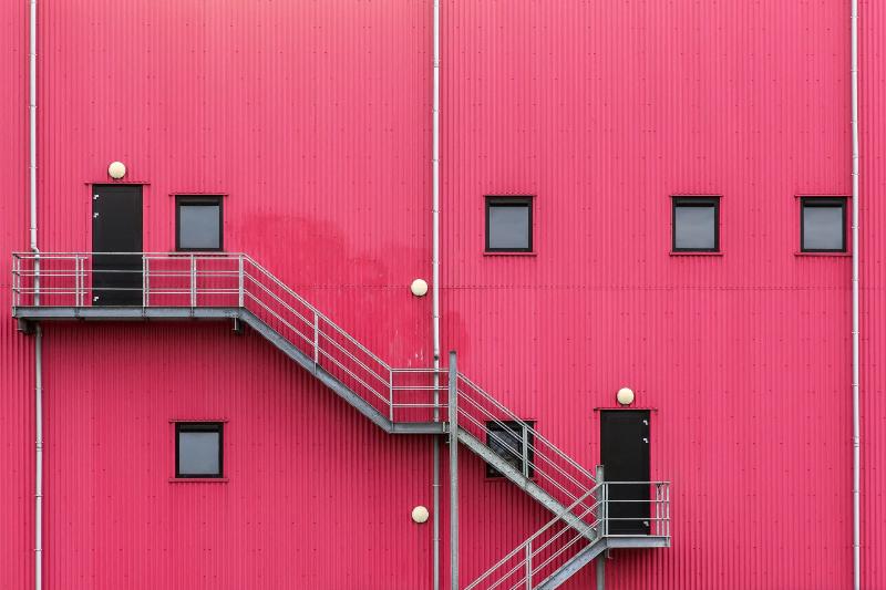 Matériaux et outils essentiels pour l'application d'une peinture RPE sur une façade française