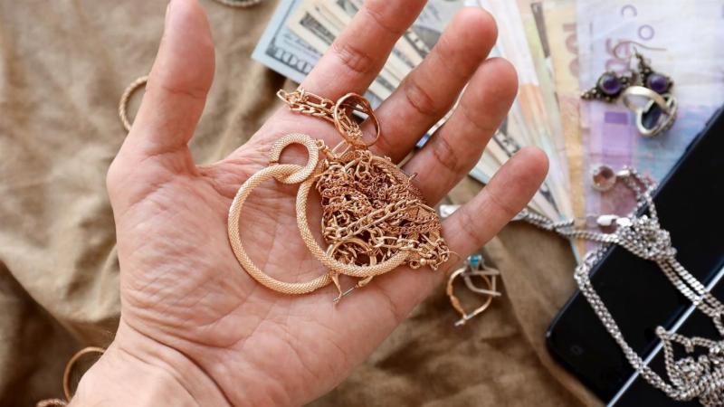 Matériaux et outils essentiels pour la peinture sur galvanisation à froid, garantissant une application réussie et durable.