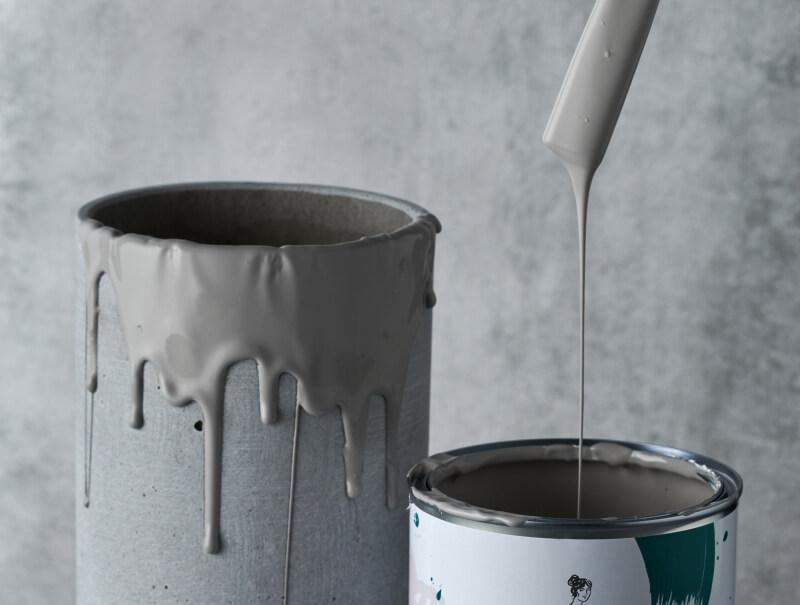 Matériaux et outils essentiels pour peindre un salon en beige avec succès