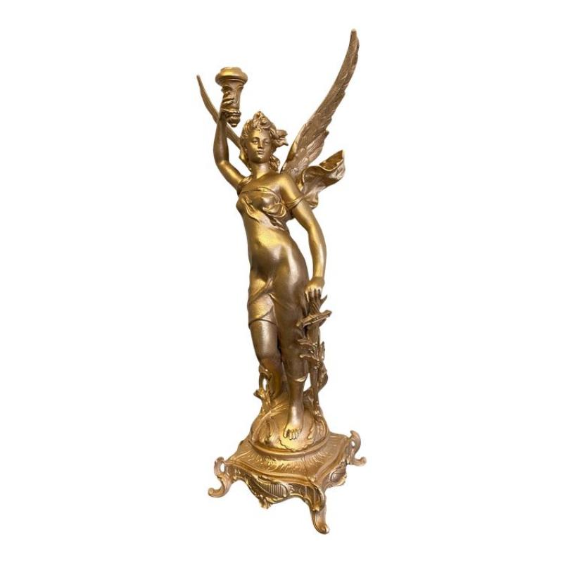 Sculpture en bronze élégante de Mathurin Moreau représentant une figure féminine allégorique, mettant en valeur son style académique et la finesse des détails.