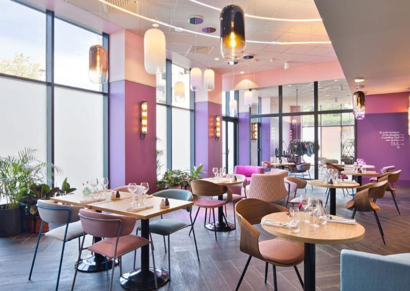 Menu détaillé des spécialités auvergnates d'un restaurant traditionnel à Clermont-Ferrand, mettant en avant les plats locaux