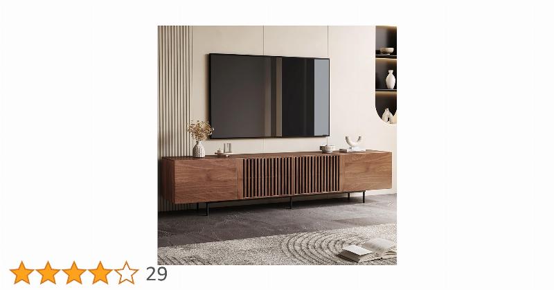 Mobilier français mid-century élégant dans un salon moderne et spacieux