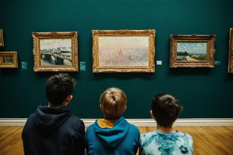 Nymphéas de Claude Monet, célébrant la lumière du mouvement impressionniste