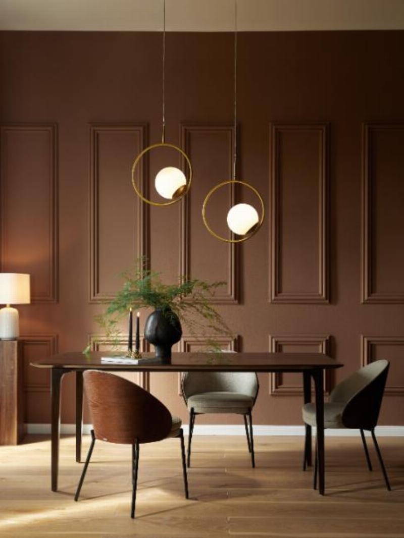 Mood board présentant un nuancier peinture gris clair avec des éléments décoratifs français