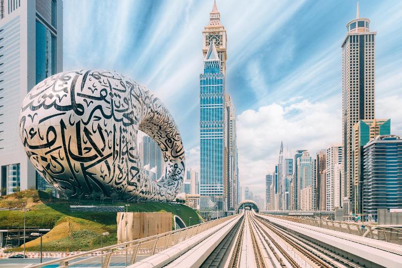 Le Musée du Futur à Dubaï, présentant son design architectural innovant et sa calligraphie arabe intégrée, symbolisant la vision de l'architecture dubai