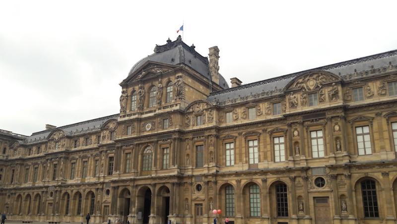 La Cour Carrée du Louvre, un symbole du classicisme architectural à Paris