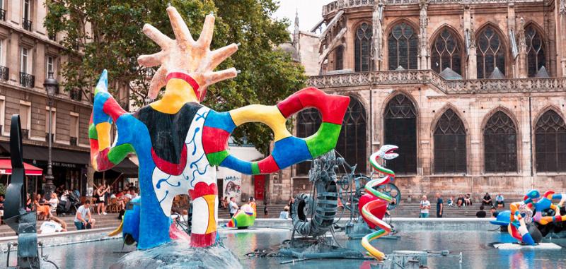 Explorez l'art français via une plateforme virtuelle, offrant une découverte immersive des chefs-d'œuvre et mouvements artistiques à distance.