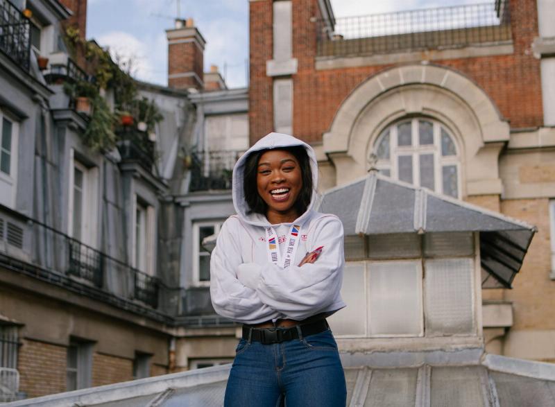 Une représentation futuriste de l'intelligence artificielle au service de la création musicale en France, écoutable via « ok google mets de la musique ».