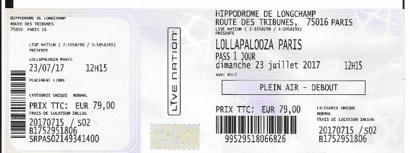 Alt text: Groupe de musique pop rock français jouant sur scène devant un public enthousiaste