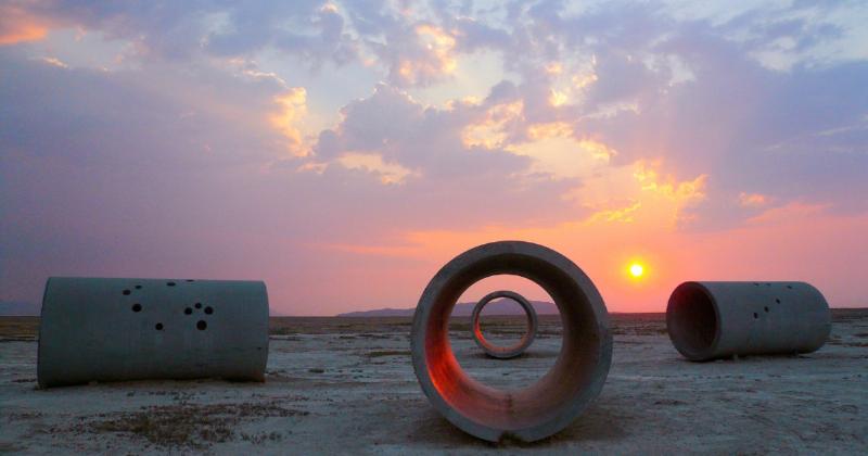 Nancy Holt : Œuvre monumentale dans le désert, lumière du solstice