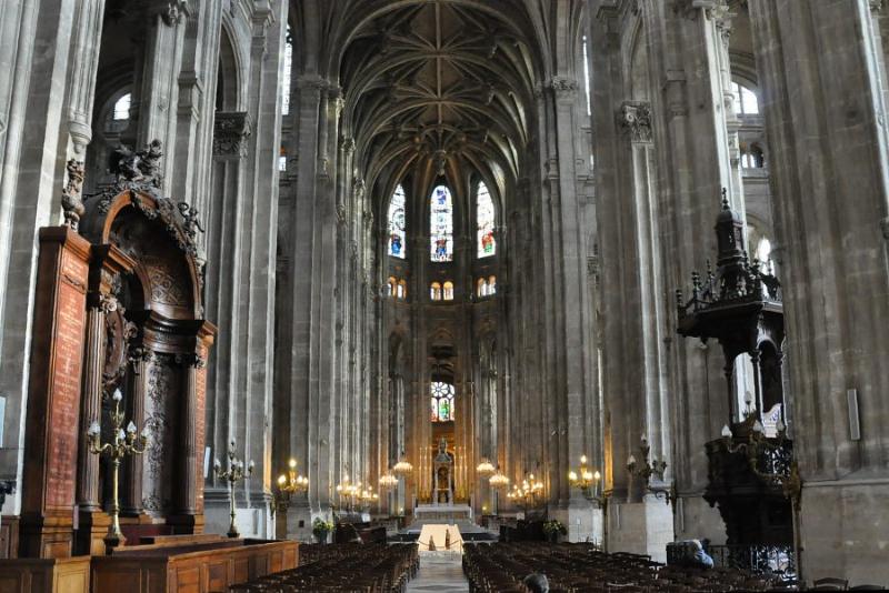 Vue extérieure de l'église Notre-Dame de l'Assomption à Paris, montrant son architecture classique