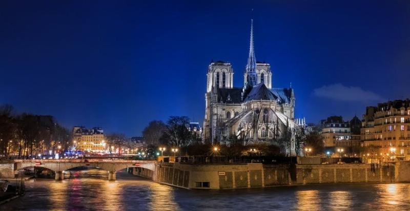 Majestueuse cathédrale Notre-Dame de Paris avant l'incendie, un chef-d'œuvre gothique