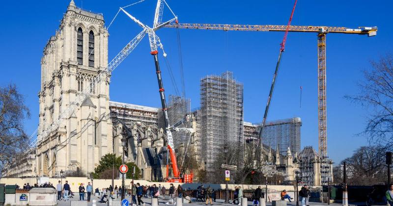 La charpente médiévale de Notre-Dame de Paris, reconstruite avec des techniques traditionnelles