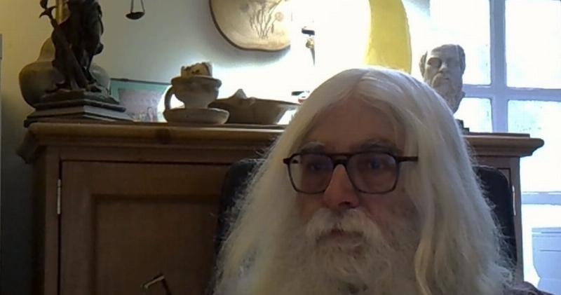 Notre-Dame de Paris en flammes révélant la vérité sur l'incendie historique