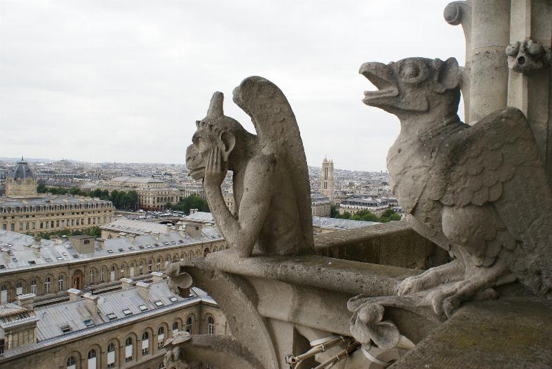 Le Stryge, une célèbre chimère de Notre-Dame de Paris par Viollet-le-Duc, symbolisant l'esprit gothique