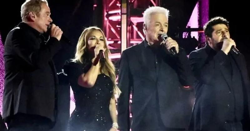 Notre-Dame de Paris Comédie Musicale 1998 acteurs originaux sur scène, moments emblématiques