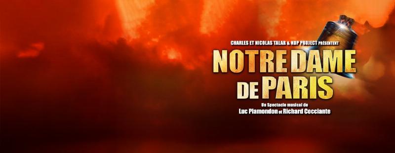 La troupe internationale de Notre-Dame de Paris, le musical, en pleine représentation