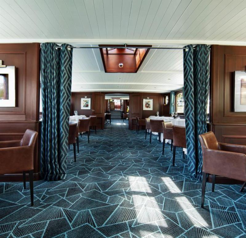 Vue inédite de la Notre-Dame de Paris photographie depuis un angle unique sur la Seine