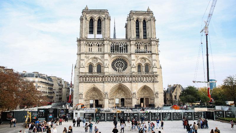 La cathédrale Notre-Dame de Paris en pleine renaissance, vue du chantier de restauration