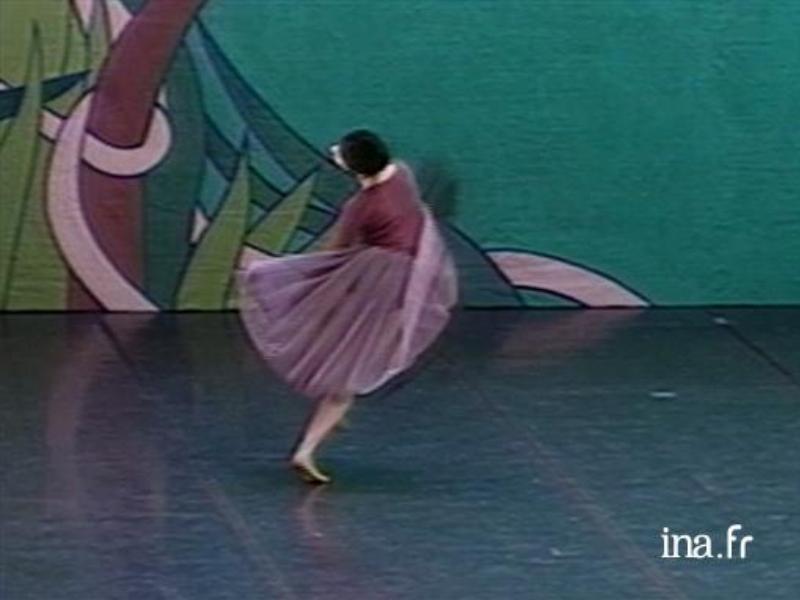 Spectacle moderne inspiré par Notre-Dame de Paris, avec des danseurs et des chanteurs