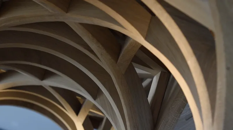 Travaux de reconstruction de la charpente de Notre-Dame de Paris en 2024, symbolisant la résilience française