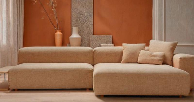 Palette de nuances de beige pour une décoration de salon chaleureuse et élégante