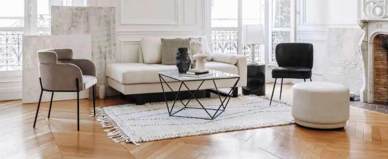 Palettes de couleurs et nuances harmonieuses pour une chambre à coucher favorisant la détente et l'art de vivre français