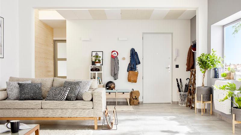 Nuancier de peinture blanche avec divers sous-tons pour trouver la nuance parfaite