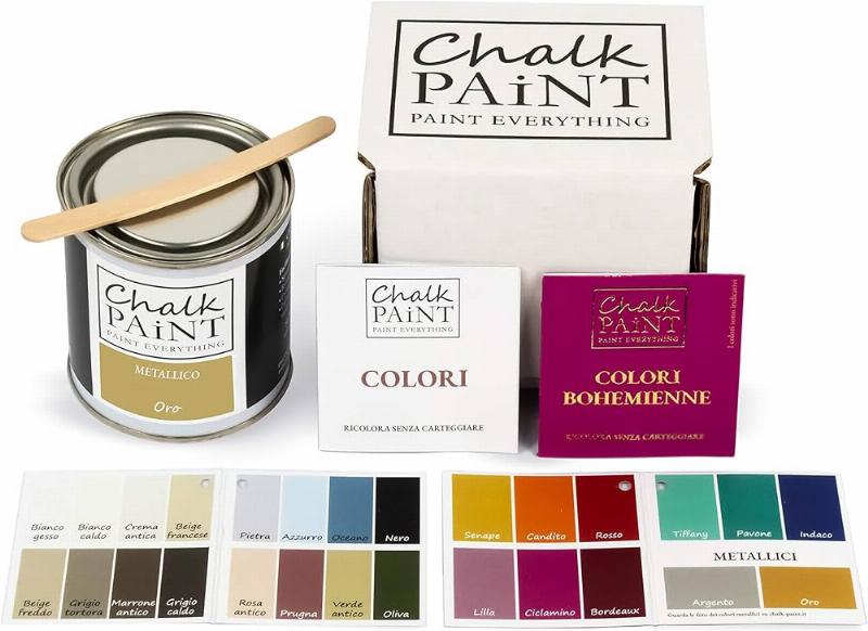 Un nuancier de peinture V33 ouvert, montrant diverses teintes et finitions pour inspirer des projets de décoration intérieure à la française.