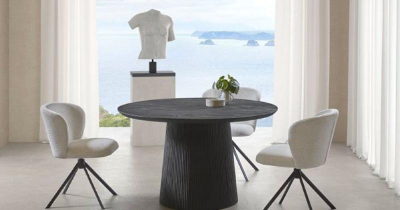 Palette de différentes nuances de blanc ivoire pour la décoration intérieure, inspirées du style français.