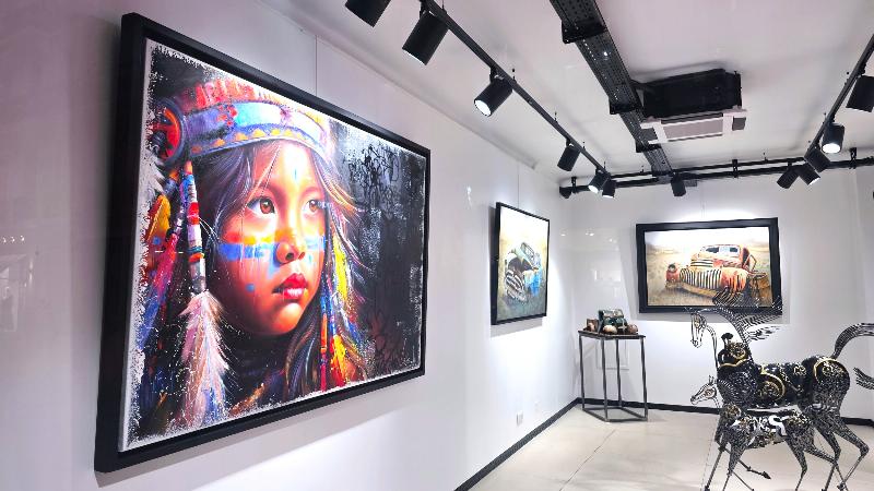 La panthère Orlinski, représentant l'influence du pop art et du street art dans l'art contemporain français